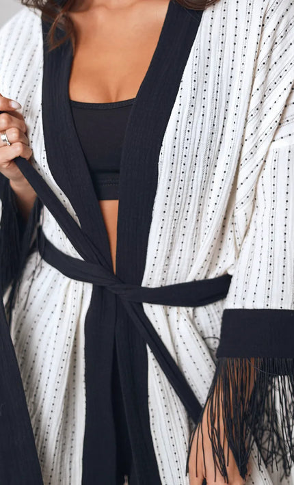 Kimono long texturé franges noires bordures contrastées blanc noir bohème chic femme KOELEX