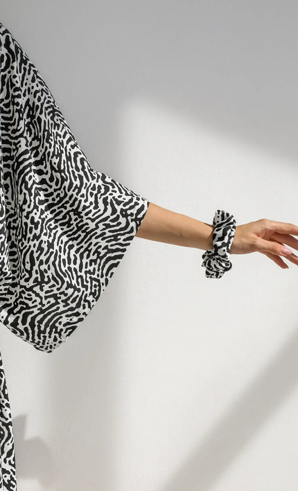 Robe kimono courte imprimé zébré abstrait manches larges ceinture noir blanc bohème chic femme KOELEX