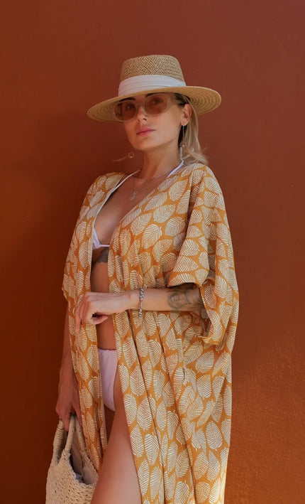 Kimono long imprimé feuilles caramel crème manches larges fente bohème femme plage KOELEX

