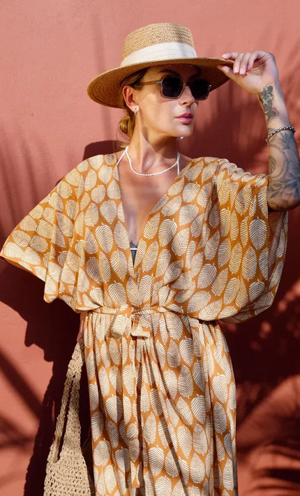 Kimono long imprimé feuilles caramel crème manches larges fente bohème femme plage Lumière Bohème