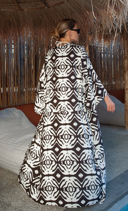 Kimono long imprimé tropical monstera manches larges noir blanc bohème femme plage soirée KOELEX