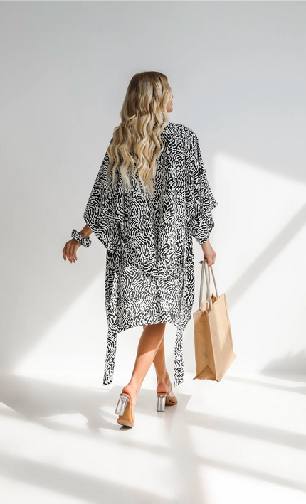 Robe kimono courte imprimé zébré abstrait manches larges ceinture noir blanc bohème chic femme KOELEX