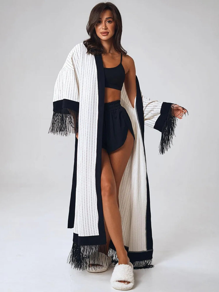 Kimono long texturé franges noires bordures contrastées blanc noir bohème chic femme KOELEX