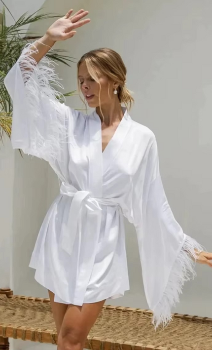 Kimono court blanc plumes manches larges col V ceinture bohème luxe femme maison soirée KOELEX