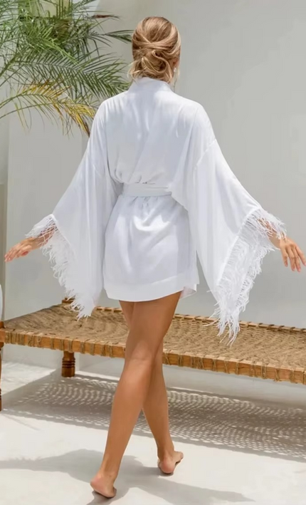 Kimono court blanc plumes manches larges col V ceinture bohème luxe femme maison soirée KOELEX